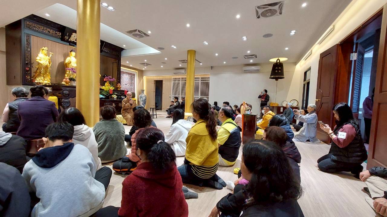 金蛇迎賓賓客盈門