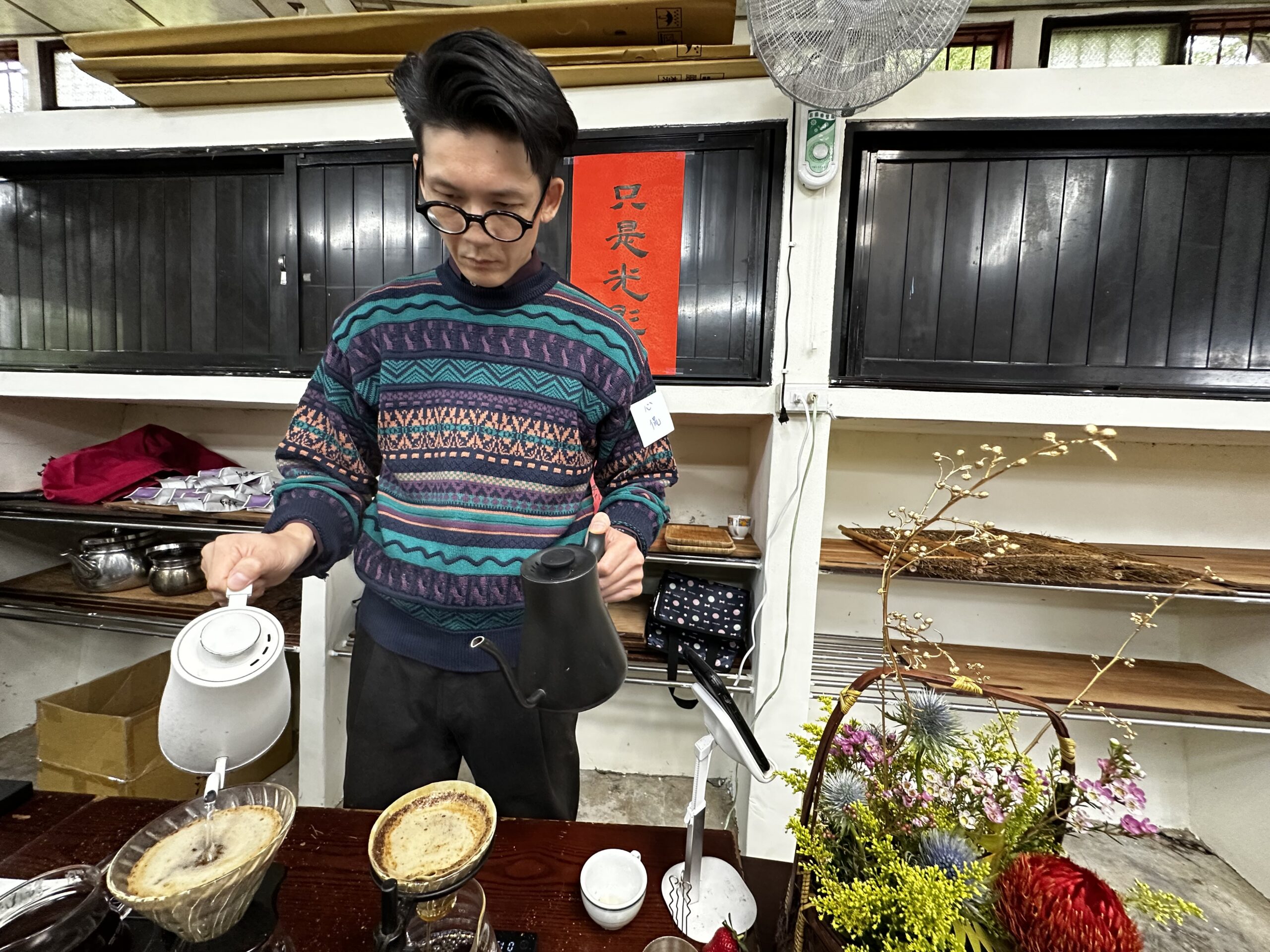 金蛇迎賓賓客盈門