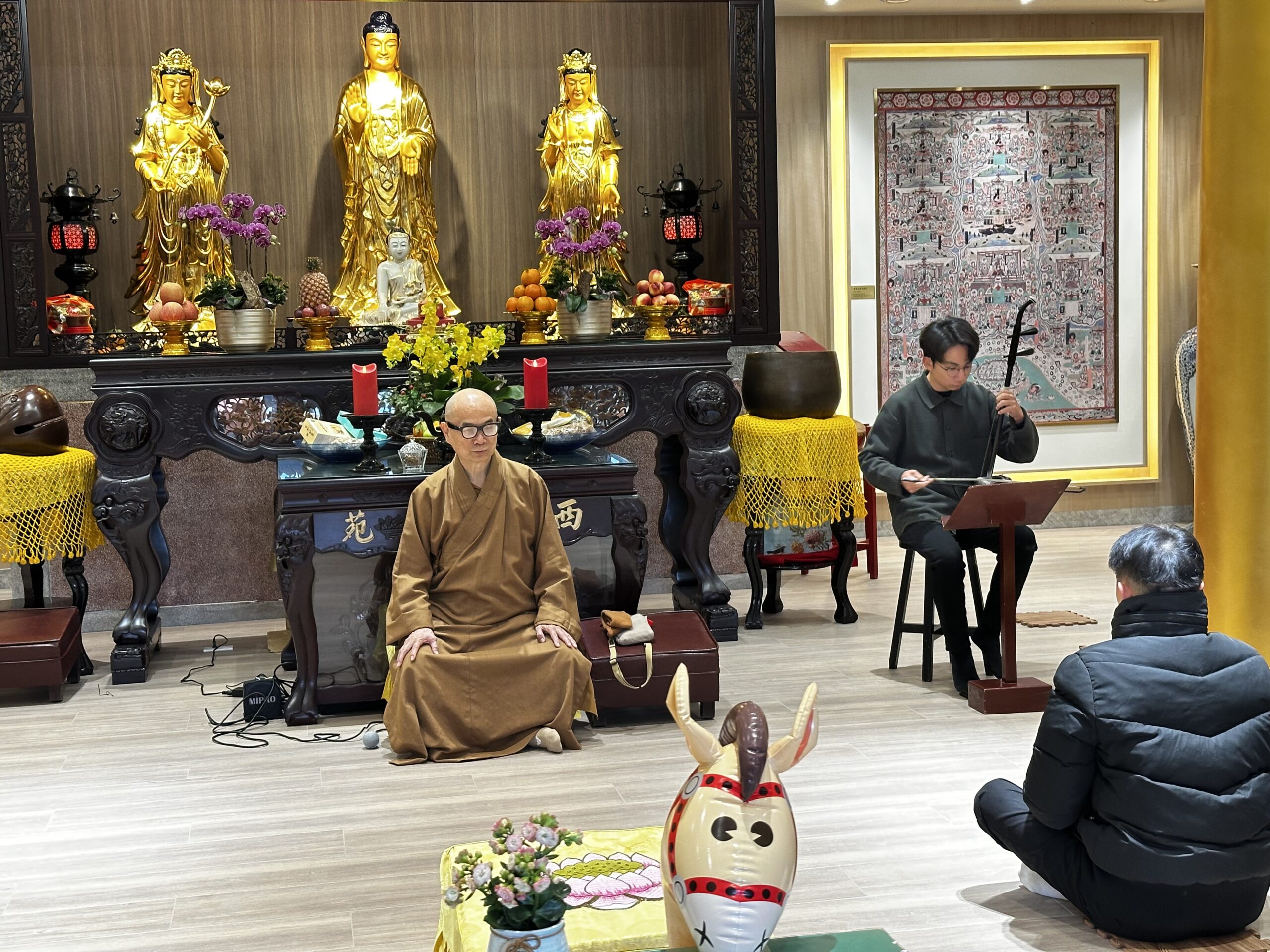 金蛇迎賓賓客盈門