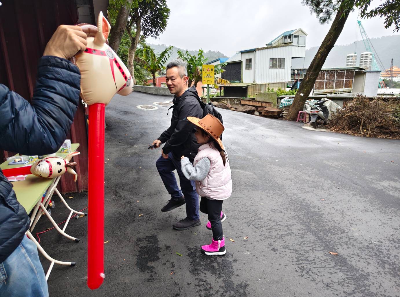 金蛇迎賓賓客盈門