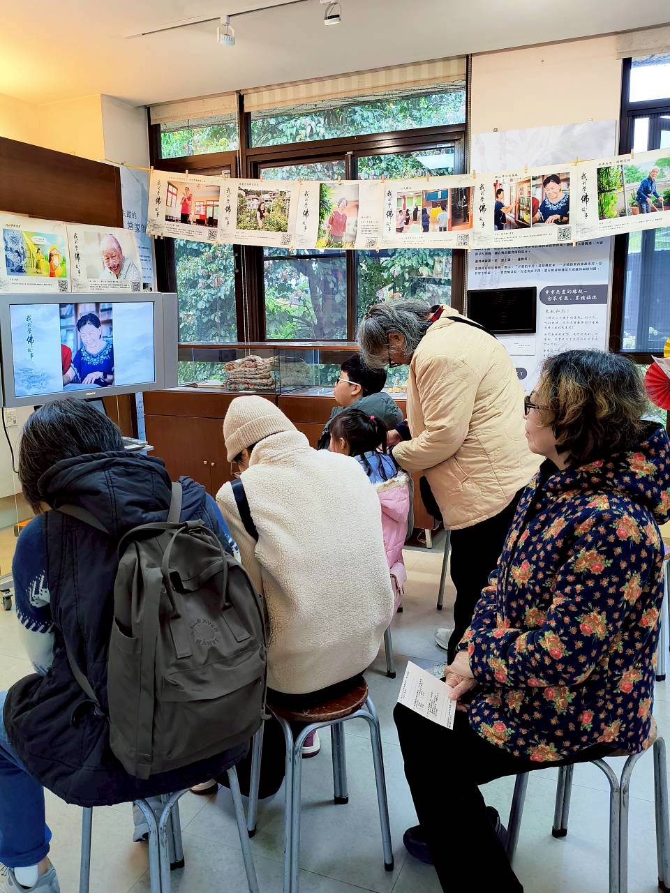 金蛇迎賓賓客盈門