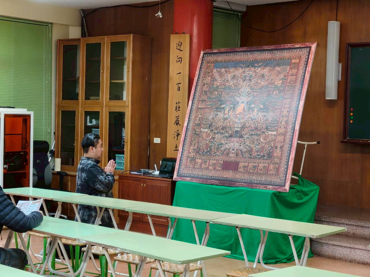 金蛇迎賓賓客盈門