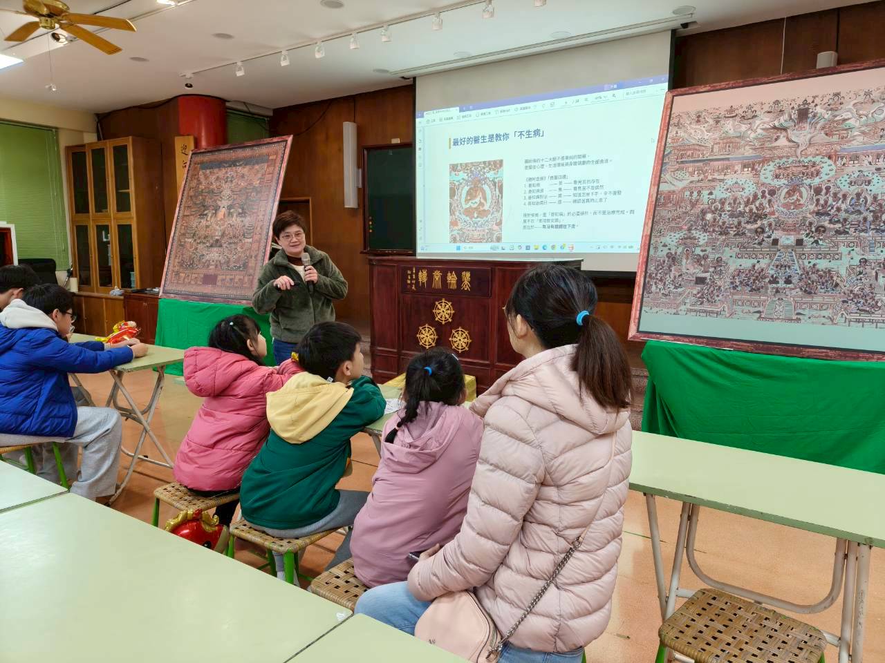 金蛇迎賓賓客盈門