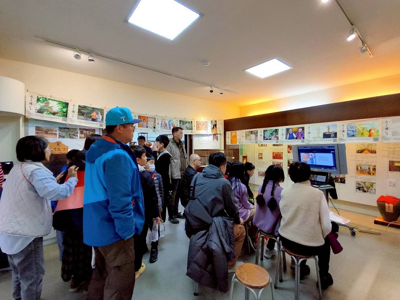 金蛇迎賓賓客盈門