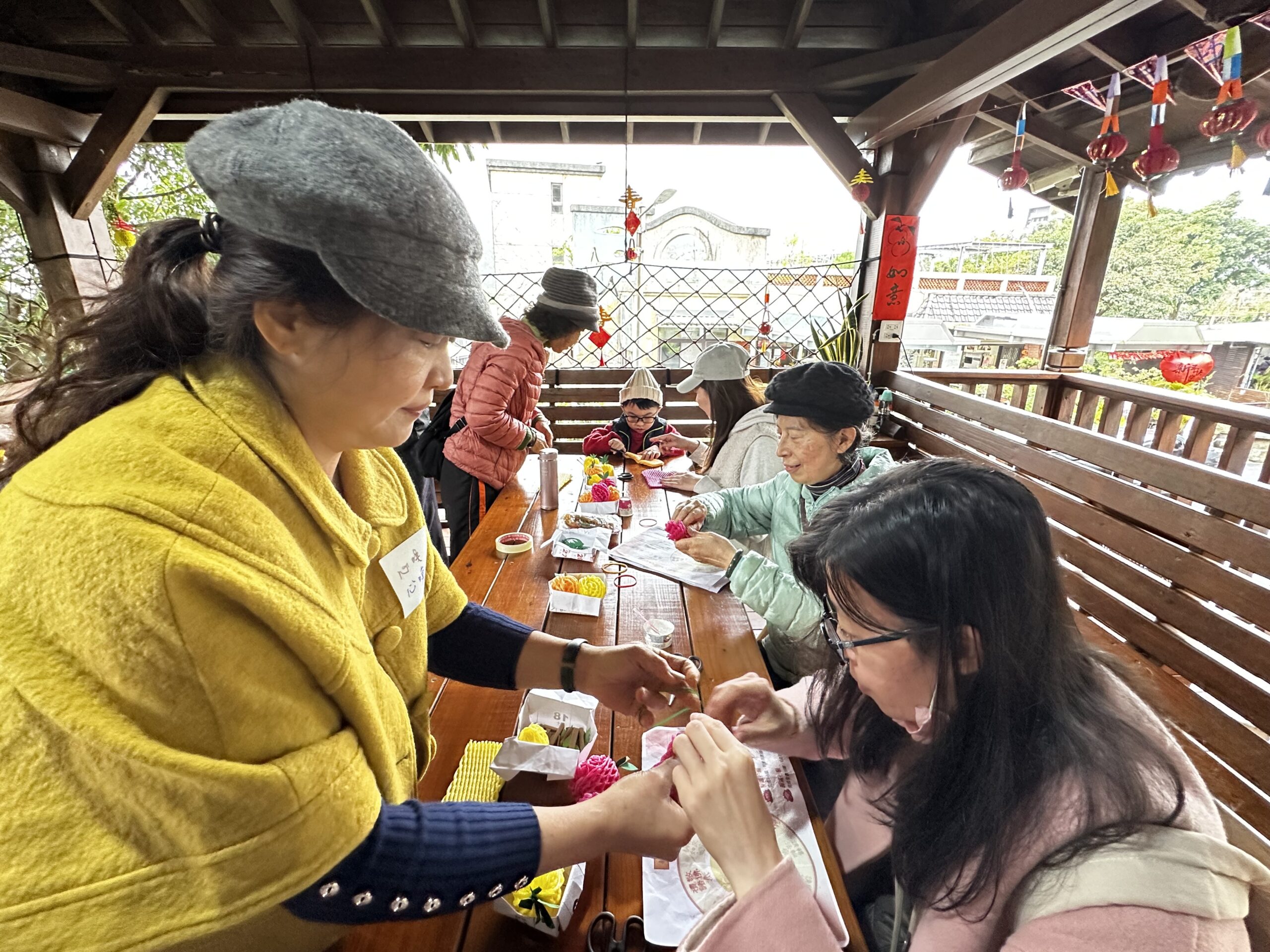 金蛇迎賓賓客盈門